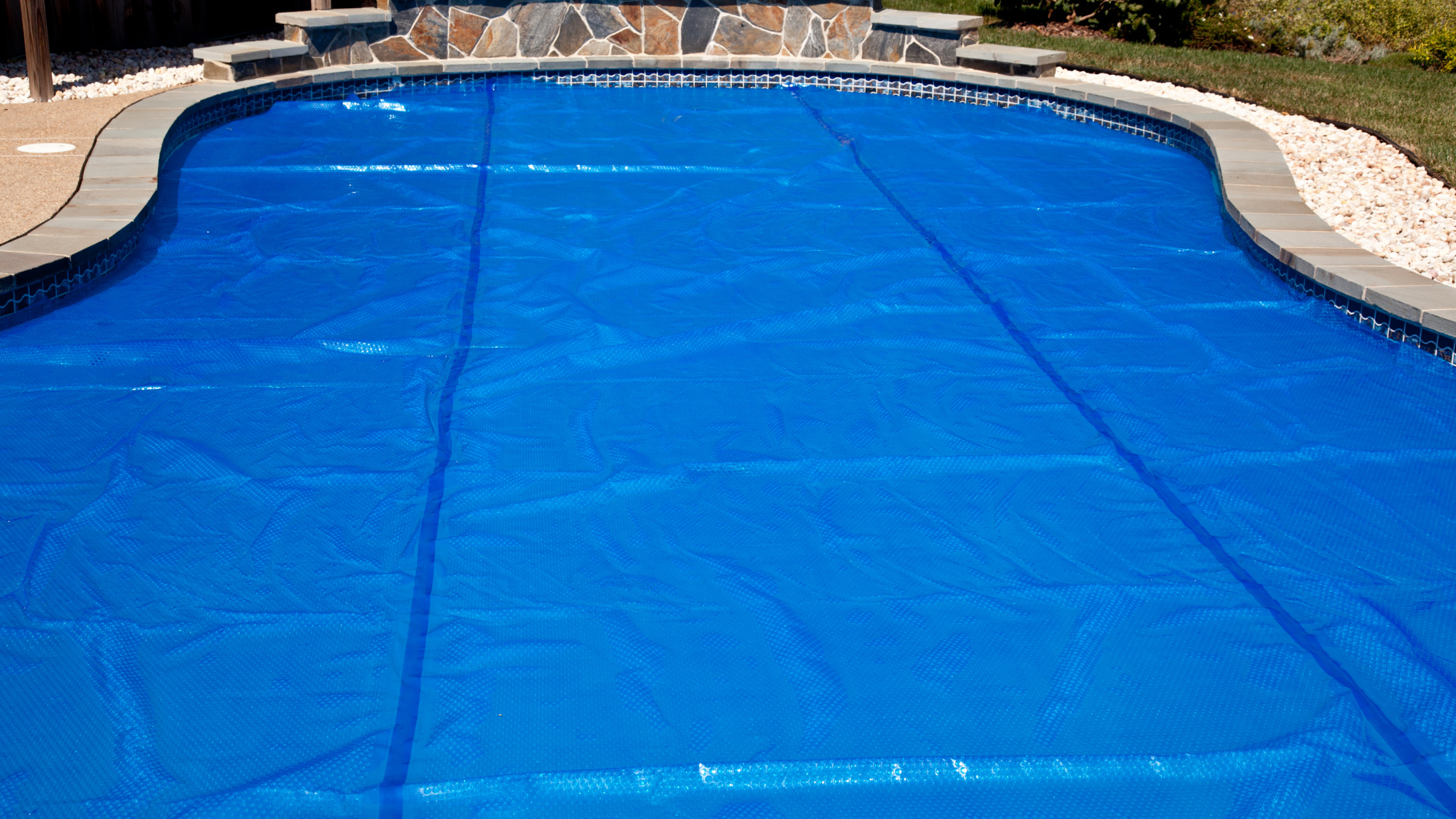 Guía definitiva para elegir un cobertor térmico para tu pileta